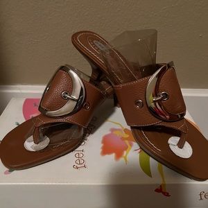 Dr. Scholls sandal with heel, still in the packaging size 7.5